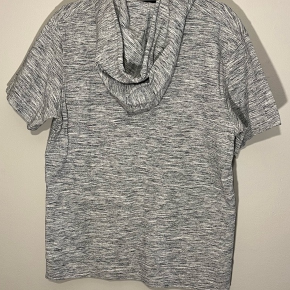 NWT ADIDAS Short Sleeve Hoodie Mens Medium Gray Black Free Shipping Workout (G) - Picture 9 of 11